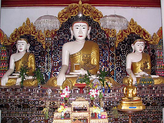 inside Wat Si Bunruang